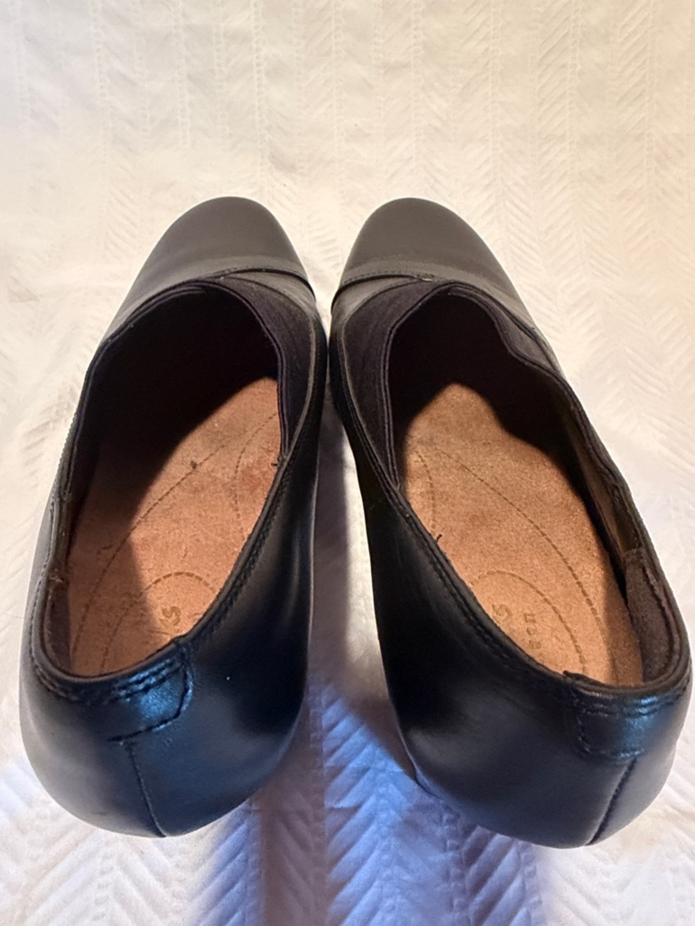 Clarks Black Women's Low Heel Slip-On Pumps - Picture 5 of 5